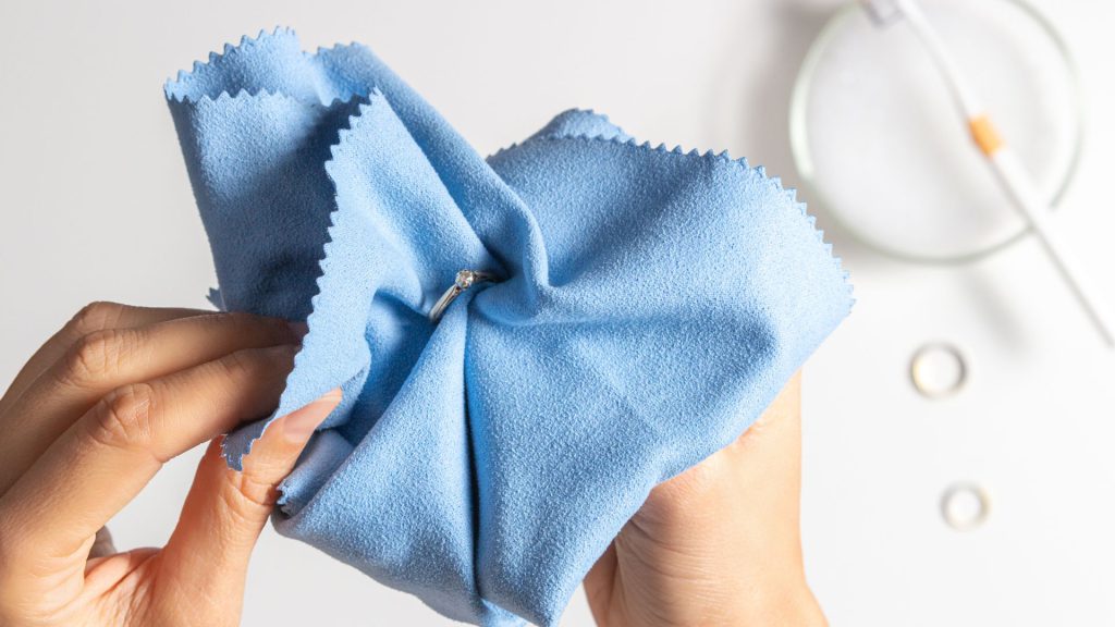 Cuidados com as Semijoias: Dicas para Mantê-las Lindas por Mais Tempo