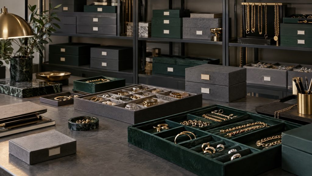 Reposição de estoque de semijoias: como planejar lotes com mais segurança